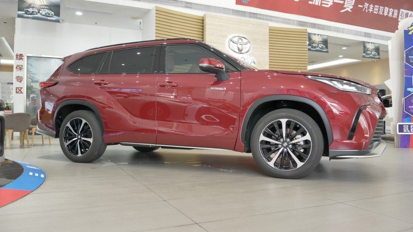 顶配45.08万？皇冠陆放加价10万，你会花宝马X3的价格买它吗？