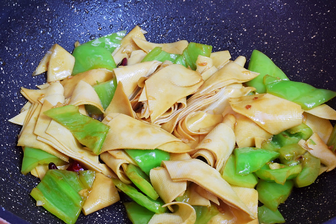 饭店的尖椒豆腐皮为啥入味好吃?关键在于"这3步",看完明白了