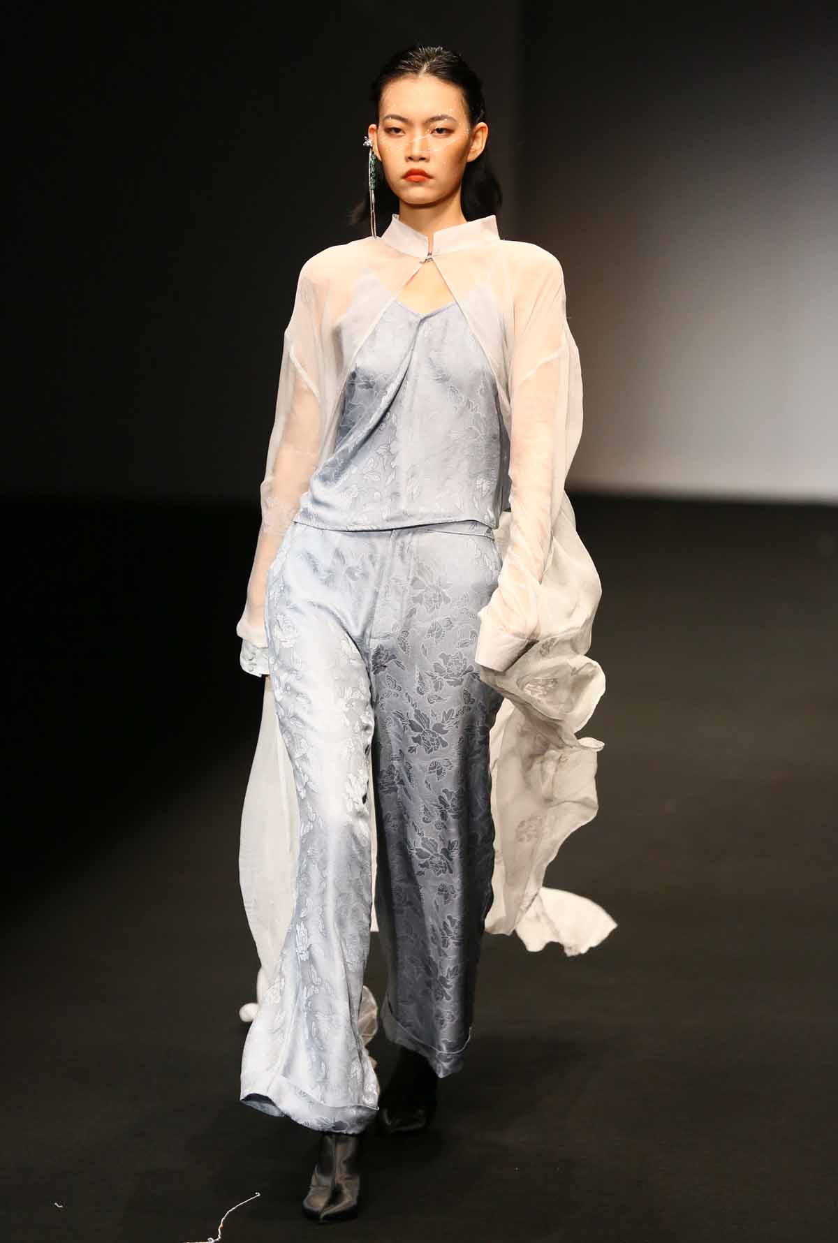 设计师张彦携新作亮相2022春夏系列中国国际时装周|张彦|中国国际时装