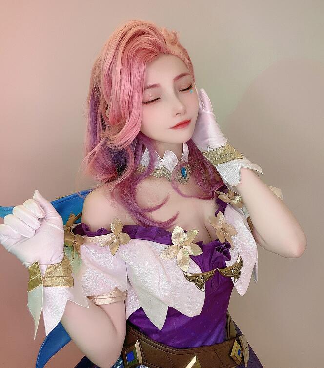 魔王cos英雄联盟萨勒芬妮看到成品后才知道腐团儿输在哪里