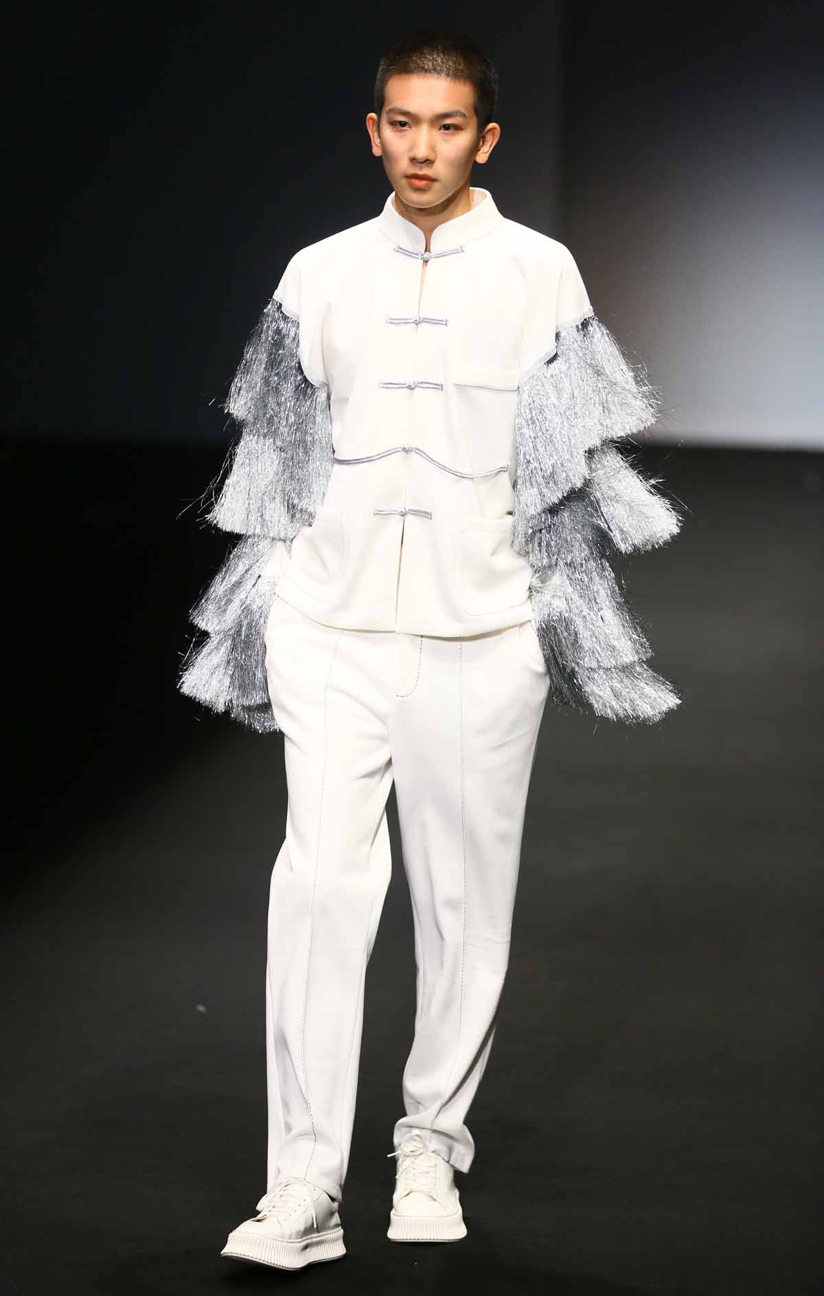 设计师张彦携新作亮相2022春夏系列中国国际时装周|张彦|中国国际时装