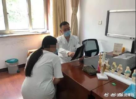 妈妈为让女儿长高每天逼其跳绳3000个 女儿患上胫骨结节骨骺炎休闲区蓝鸢梦想 - Www.slyday.coM