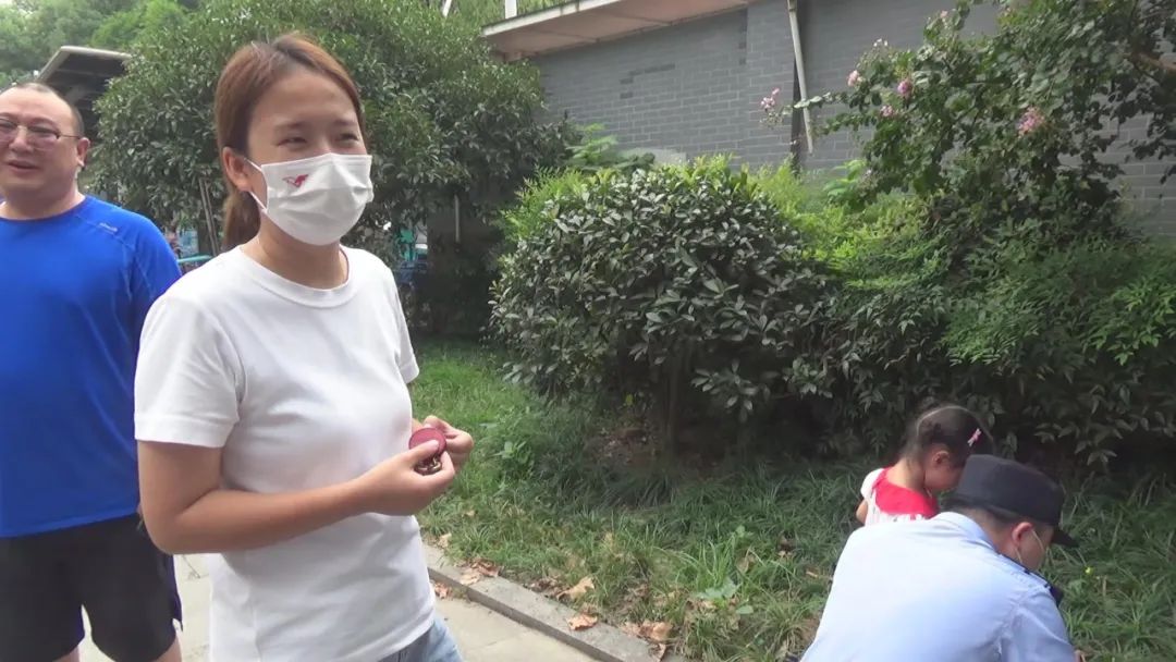 杭州一小女孩走失，差点被“陌生人”带走？女子连忙报警休闲区蓝鸢梦想 - Www.slyday.coM