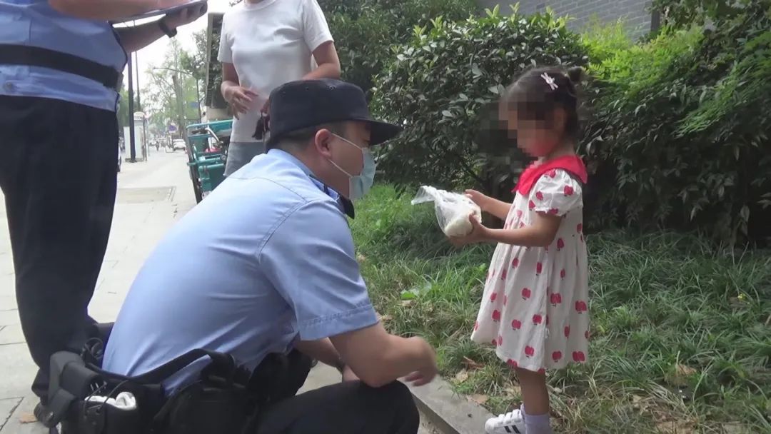 杭州一小女孩走失，差点被“陌生人”带走？女子连忙报警休闲区蓝鸢梦想 - Www.slyday.coM