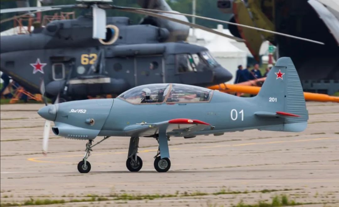 雅克-152与uts-800,谁是俄新一代教练机?中国初教-7又有希望了