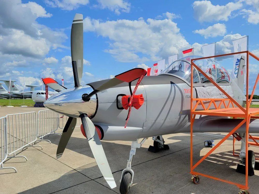 雅克-152与uts-800,谁是俄新一代教练机?中国初教-7又有希望了