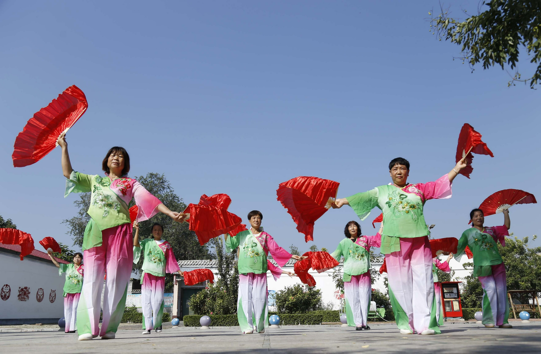 近年来,河北省邢台市南和区在推进农村人居环境综合治理工作中,通过
