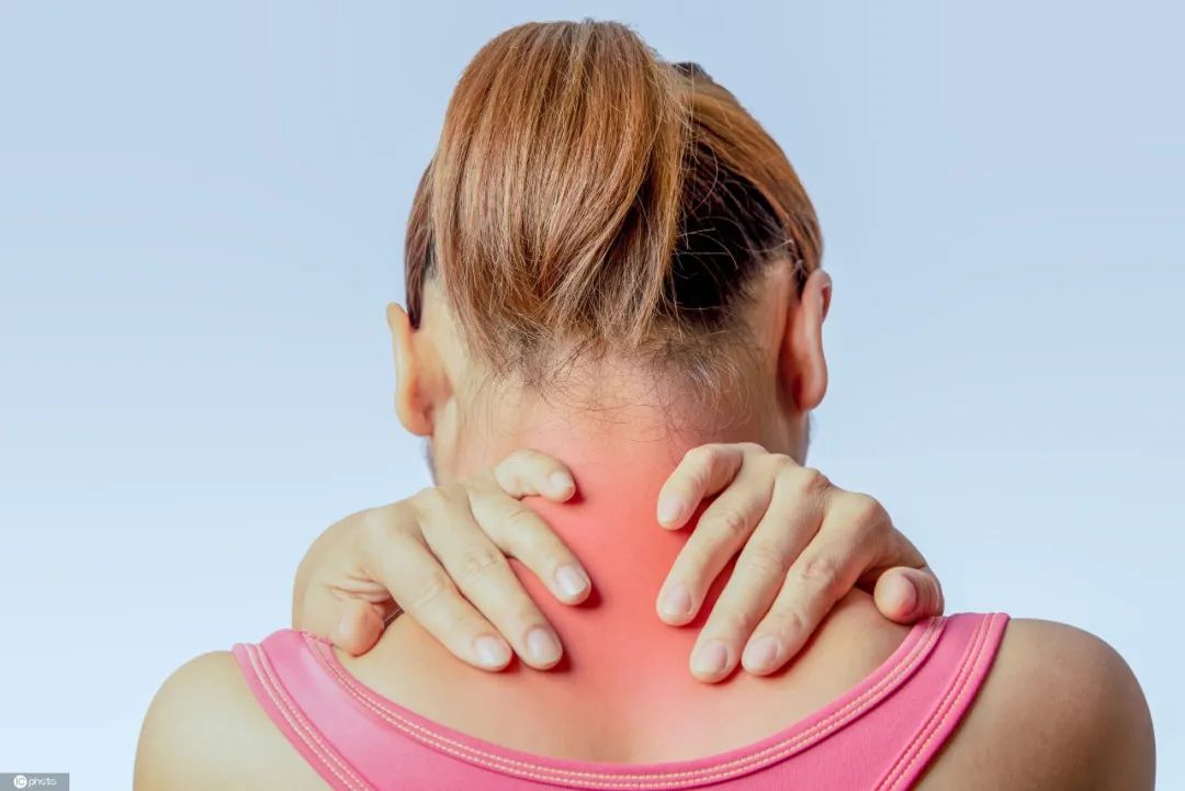 13岁少年居然长了个“富贵包”  影响体态还导致脊柱侧弯休闲区蓝鸢梦想 - Www.slyday.coM