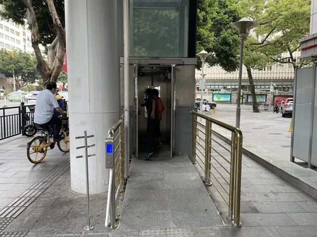 坐电梯过马路广州这4部特殊电梯终于启用啦