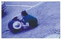 老人眼见就要摔倒 好心女子狂奔向前扶住了他休闲区蓝鸢梦想 - Www.slyday.coM