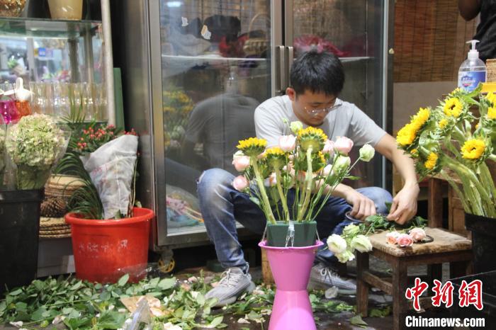 “三节”将至：郑州花卉市场正在有序恢复