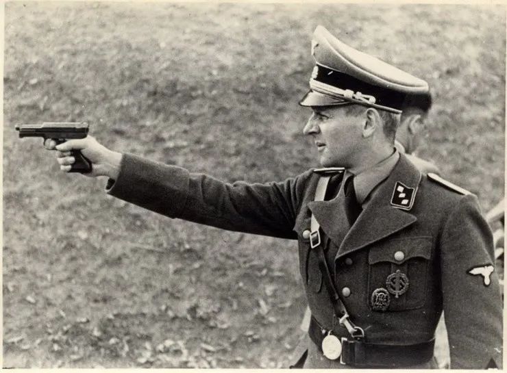 盘点4种手枪射击姿势最准的还是解放军教材中的这款