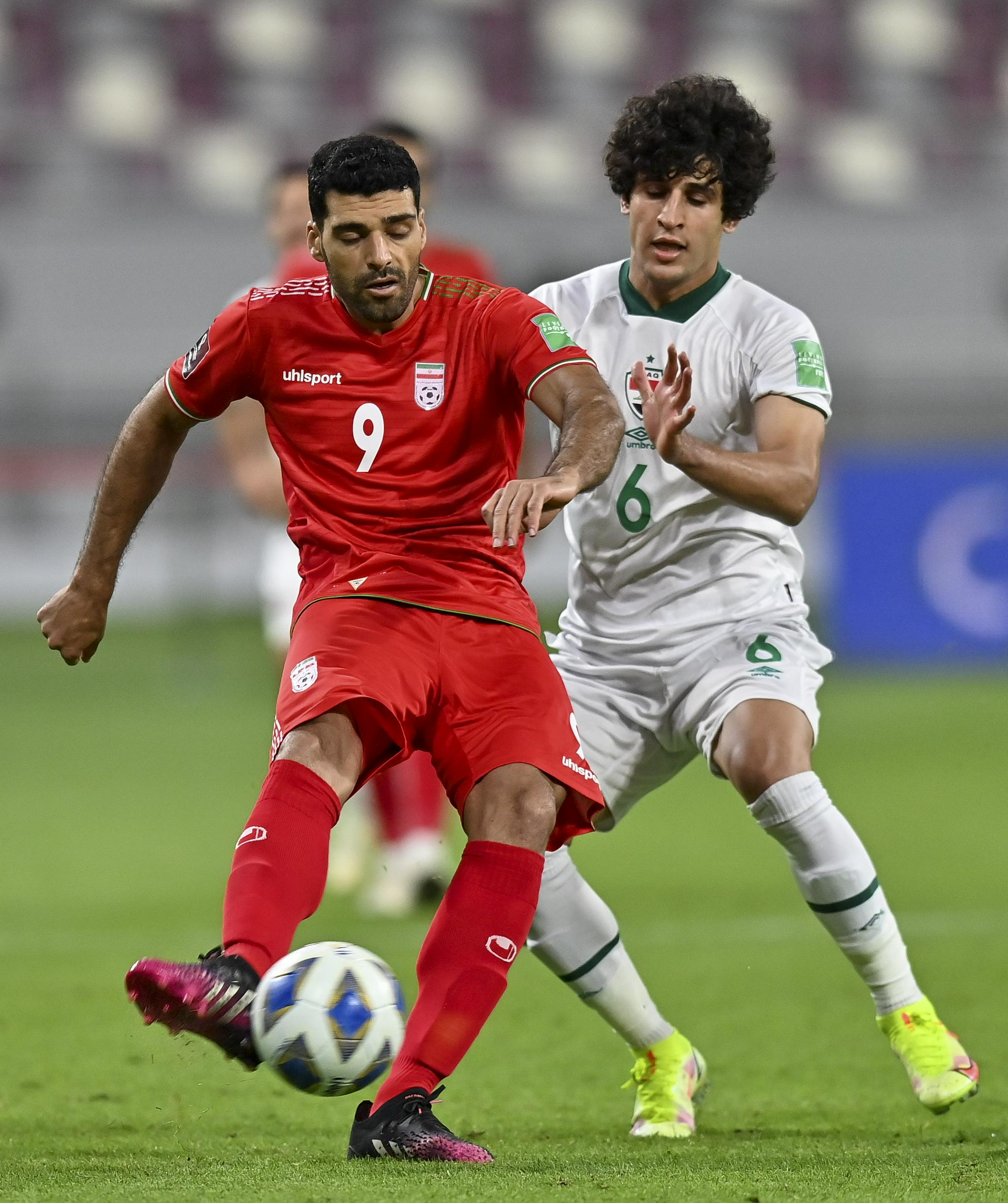 足球——世预赛12强赛:伊朗队胜伊拉克队