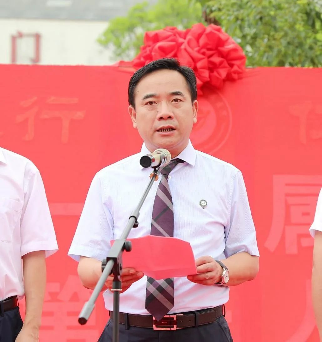 今天赣南医学院第一附属医院龙南分院正式揭牌成立