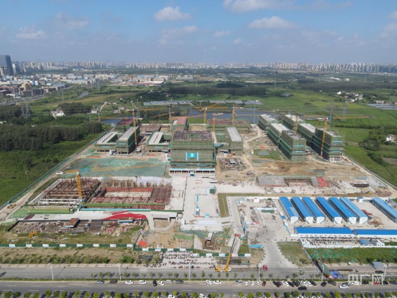 中建二局华东公司肥东二中新校区建设项目主体结构封顶