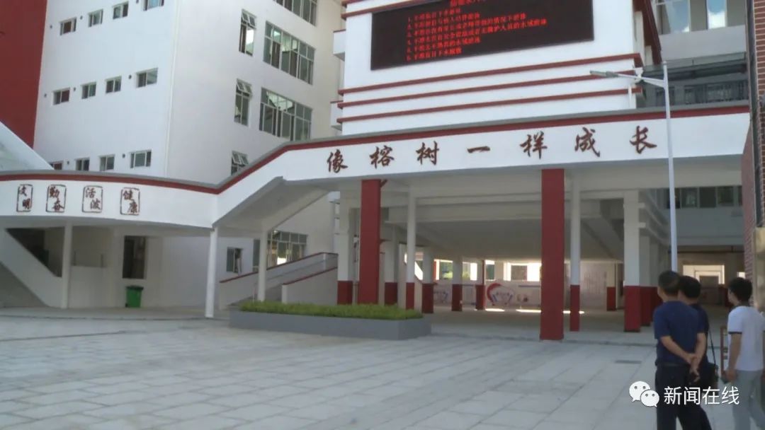 据了解 ,今年桂林榕湖小学桃江校区有200多名小学一年级新生,部分家长