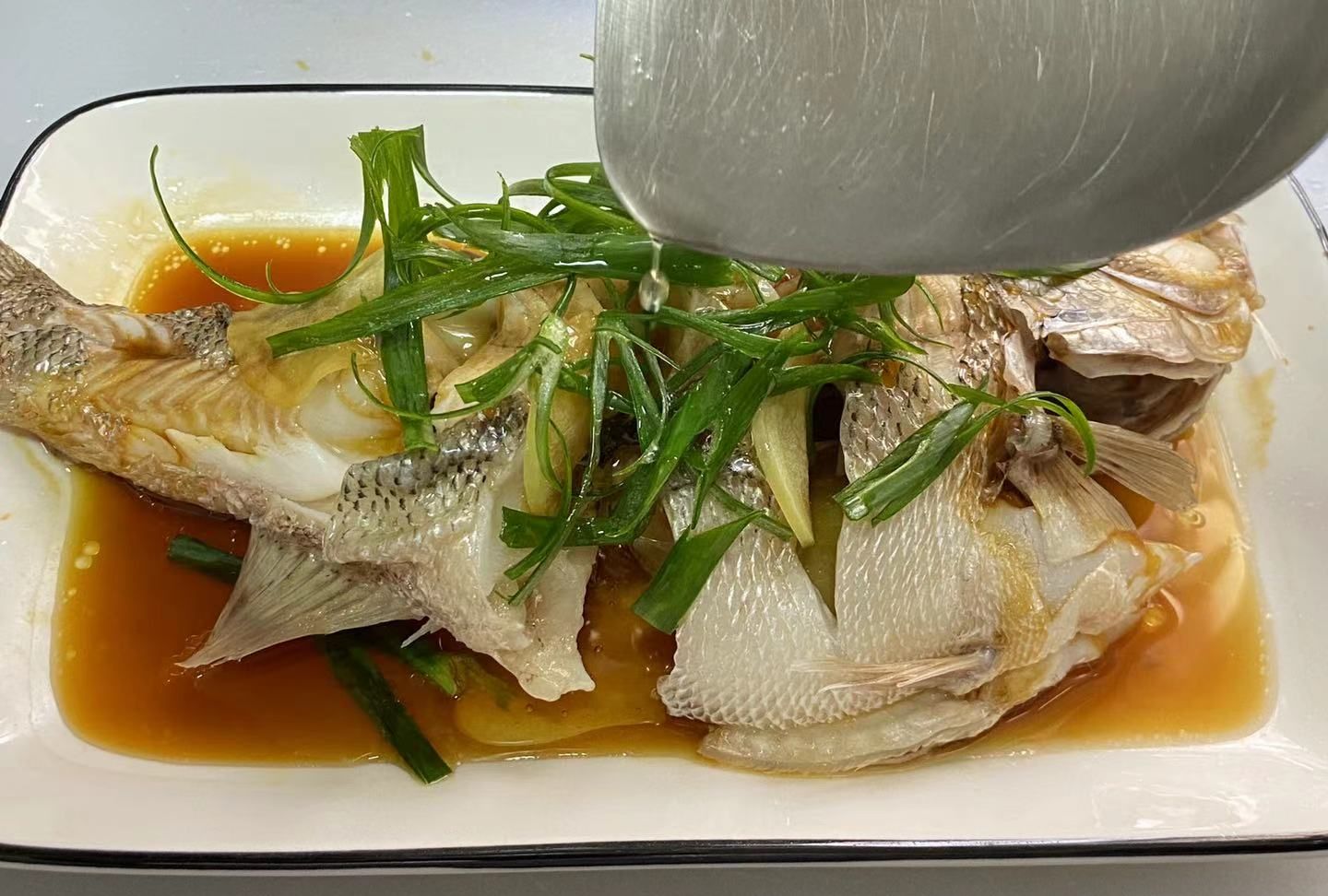 春天我家小孩爱吃这鱼蒸一蒸就好鲜嫩少刺馋到筷子停不下