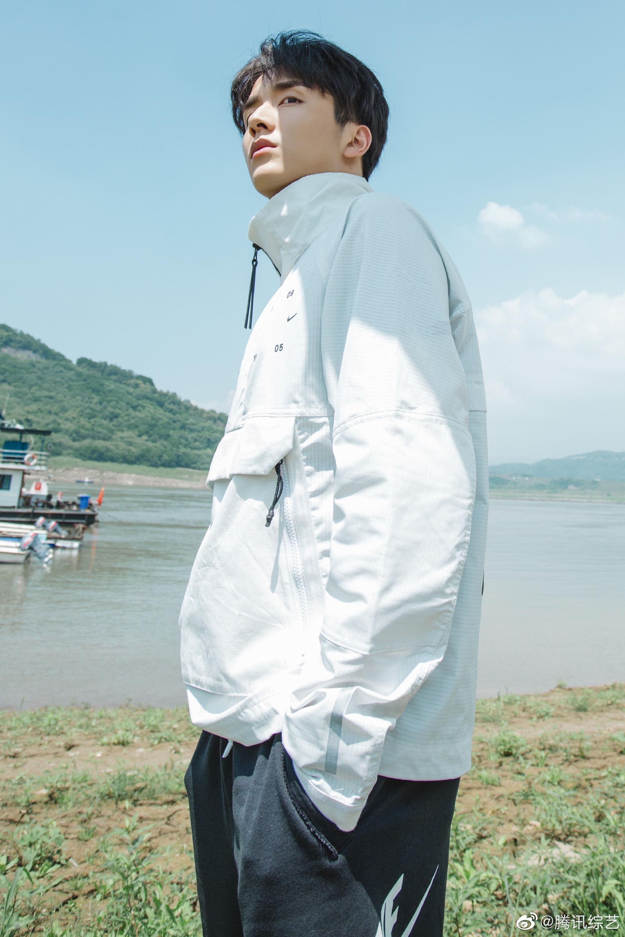 是追光的阳光少年呀早安