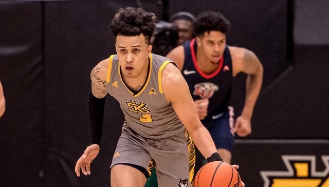 时期有不少球迷对于阿迪力有着一定的误解,他虽然是从ncaa回来的球员