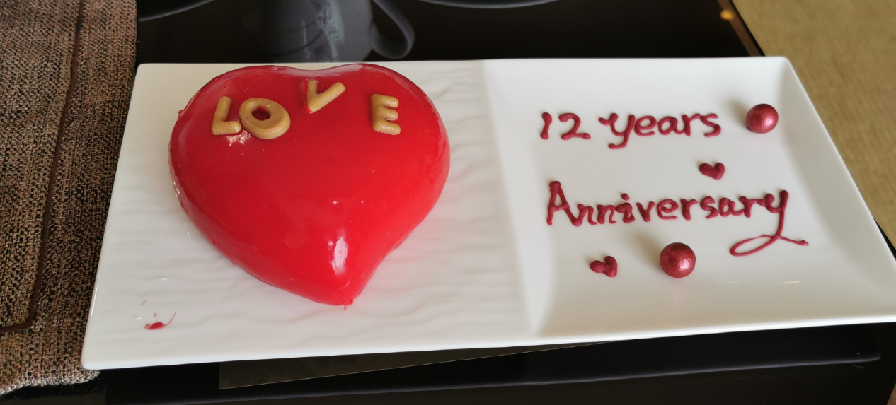 央视主持红果果庆结婚12周年!二胎正面照首曝光,五官神似绿泡泡|红果