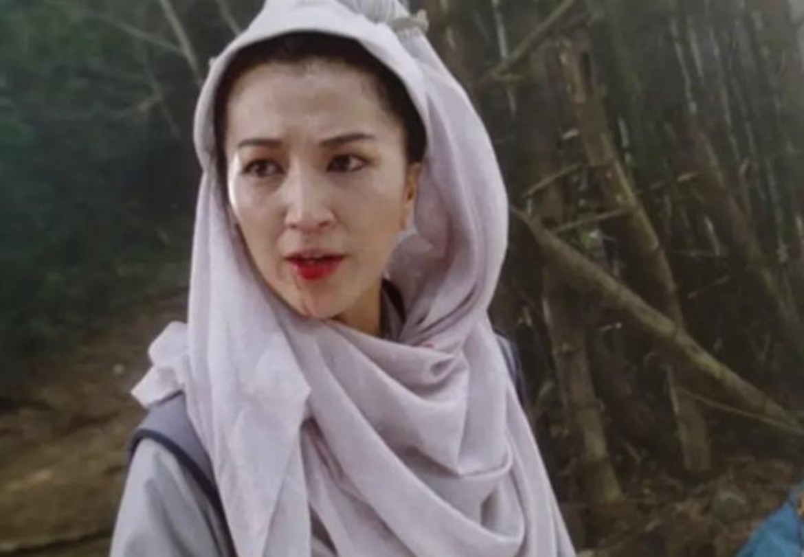 "金牌绿叶"罕晒近况,手提名牌包披露富太生活,73岁还在演戏|马海伦