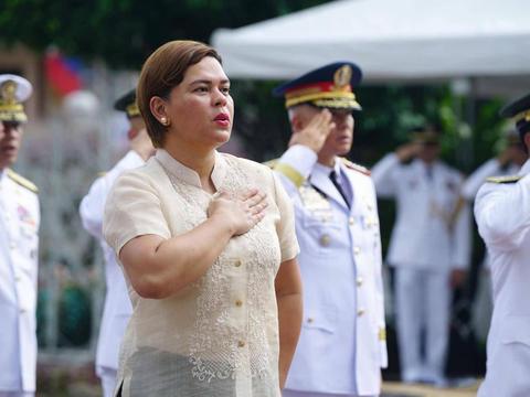 不仅在民调中持续领跑,还得到了一众菲律宾政坛重量级人物的支持