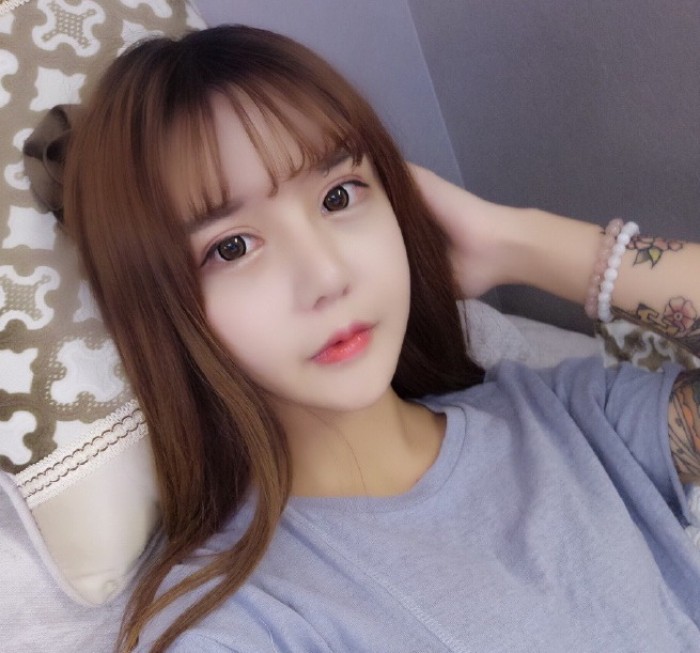 22岁网红韩安冉官宣二婚新丈夫身份神秘似混血前夫也快生娃了