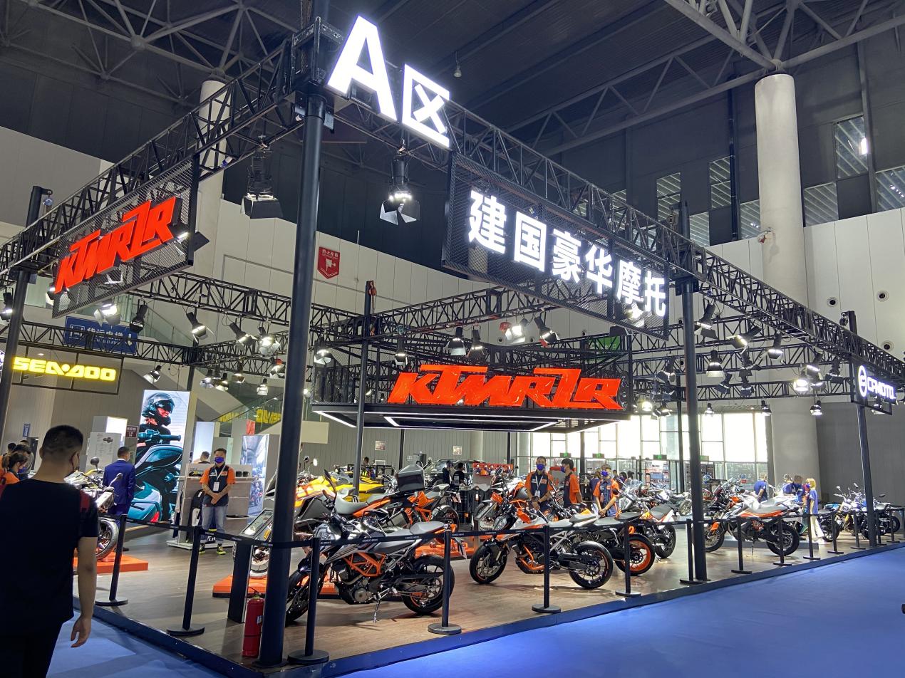 新体验成都车展最大豪华摩托车展台惊艳亮相