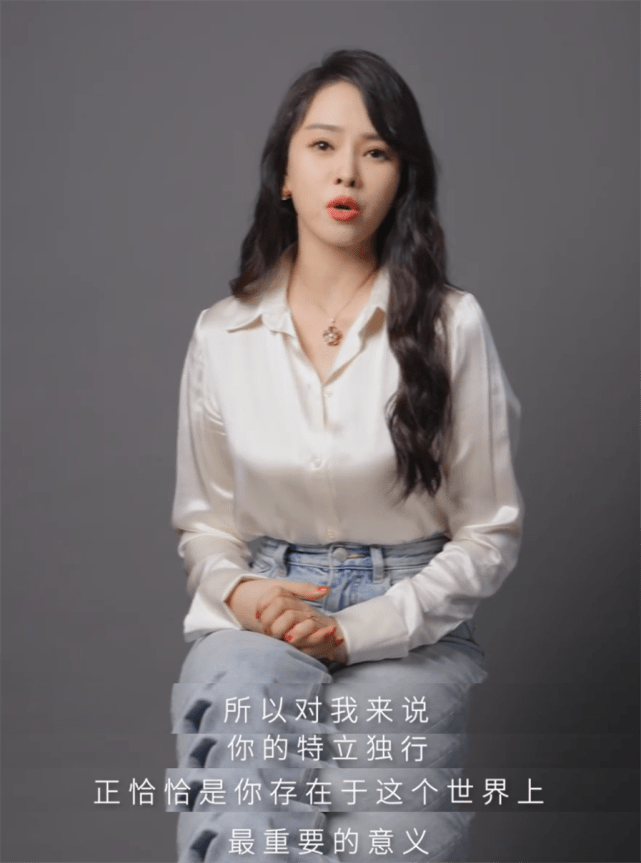 伊能静晒女儿米粒看展萌照,透露儿子目前没有参与综艺戏剧的打算