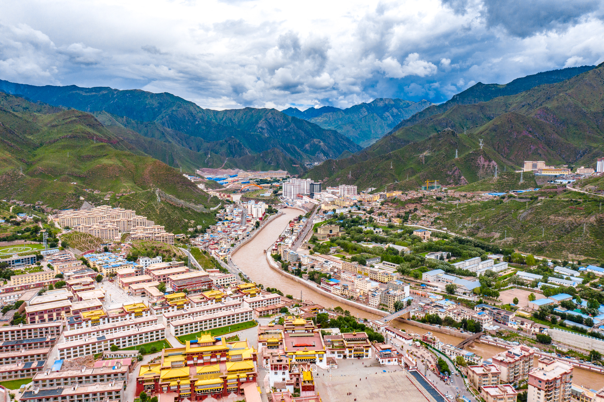 因而,当我们走进繁华的现代化的昌都市区的时候,当地人很自豪地说