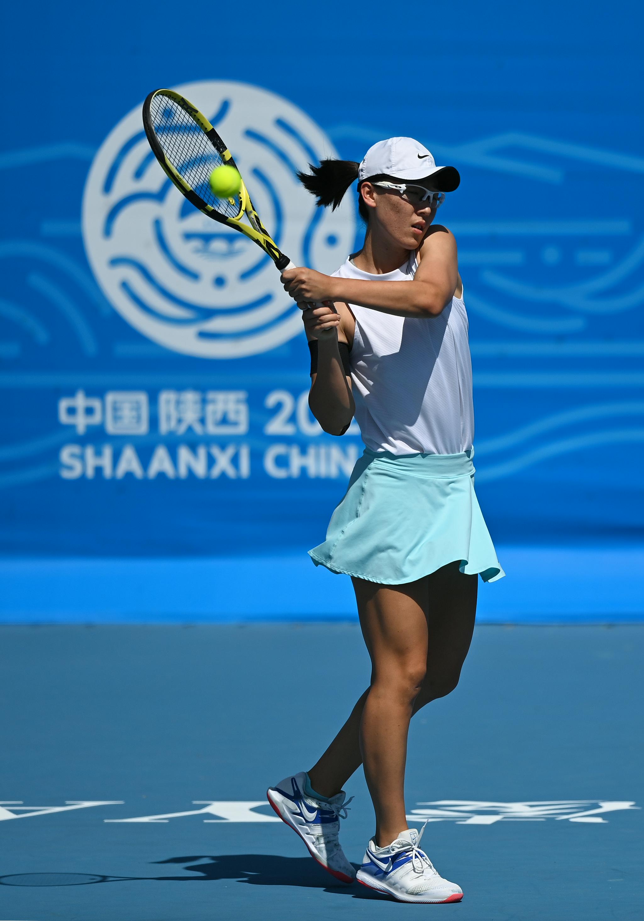 9月9日,天津队选手郑赛赛在赛前热身.新华社记者 刘潇 摄