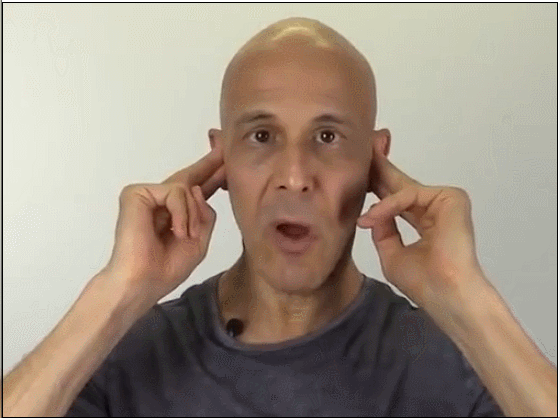 手动拉皮1,用右手掌根按住颞下颌关节,并向上提拉右侧脸颊;2,张嘴发出