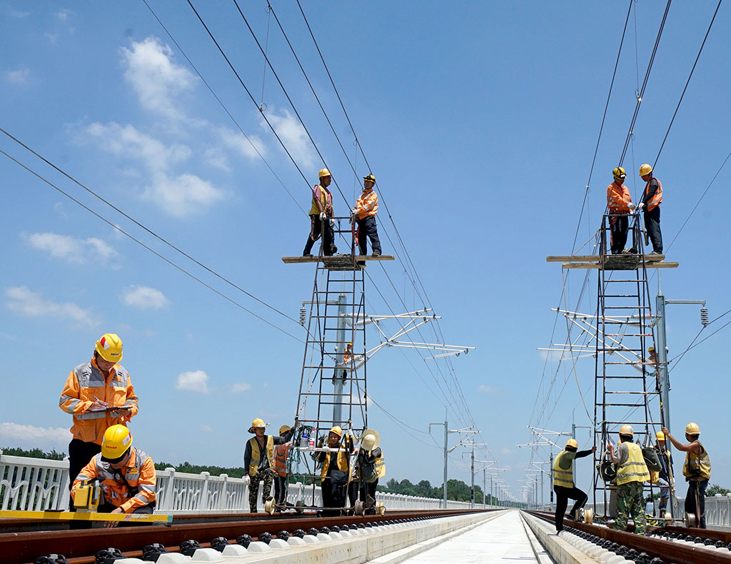 安九高铁安庆至黄梅段明起开始接触网送电,沿线居民注意安全