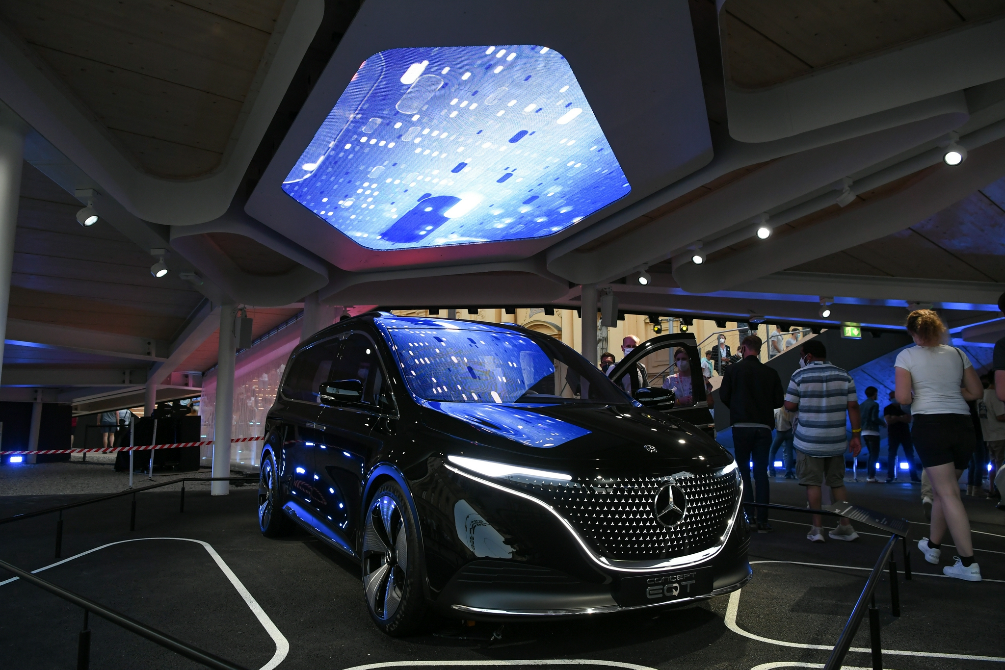 慕尼黑国际车展环保型电动汽车受青睐