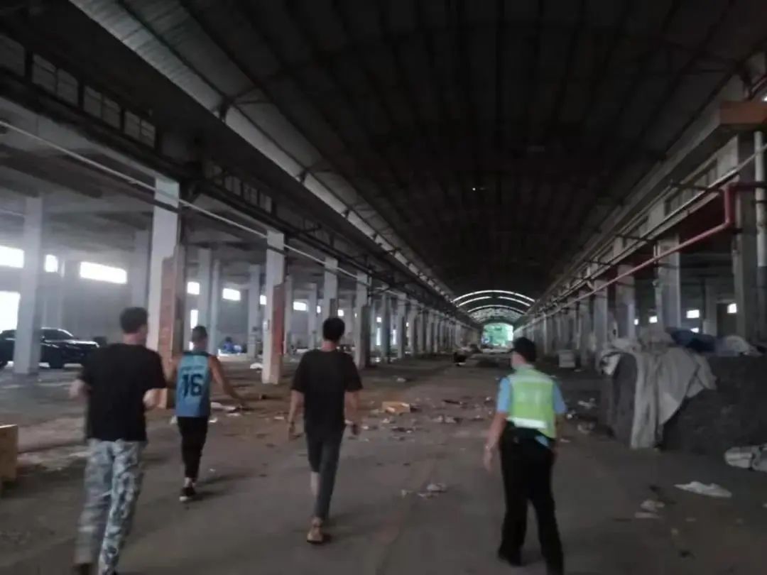 将父母货款挥霍一空，男子担心被骂谎称被抢劫，还自伤伪造现场休闲区蓝鸢梦想 - Www.slyday.coM