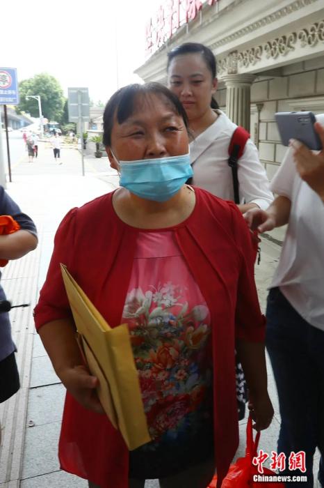 现场：劳荣枝听闻死刑判决后掩面痛哭，双方家属发声休闲区蓝鸢梦想 - Www.slyday.coM