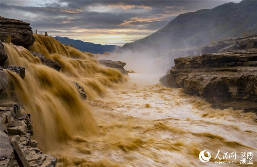 宋洋波 摄近日受黄河上游降雨影响,位于秦晋峡谷中段的陕西黄河壶口