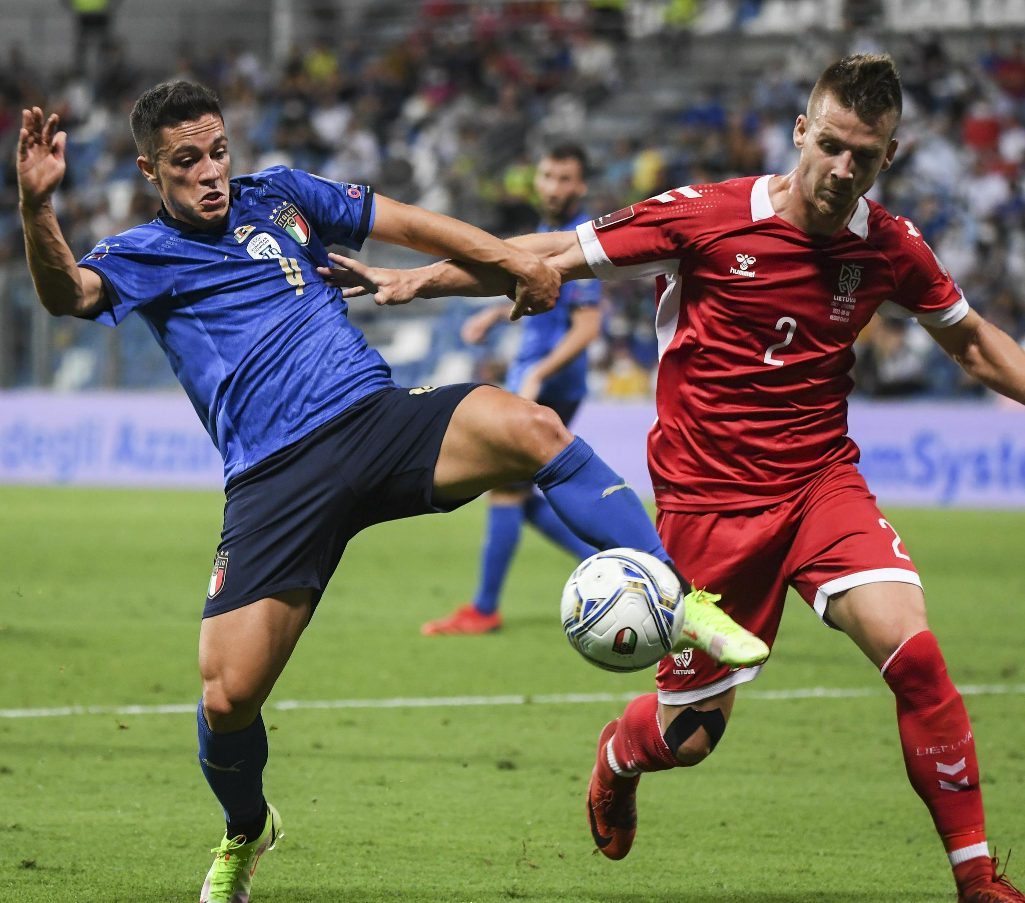 足球世预赛意大利胜立陶宛