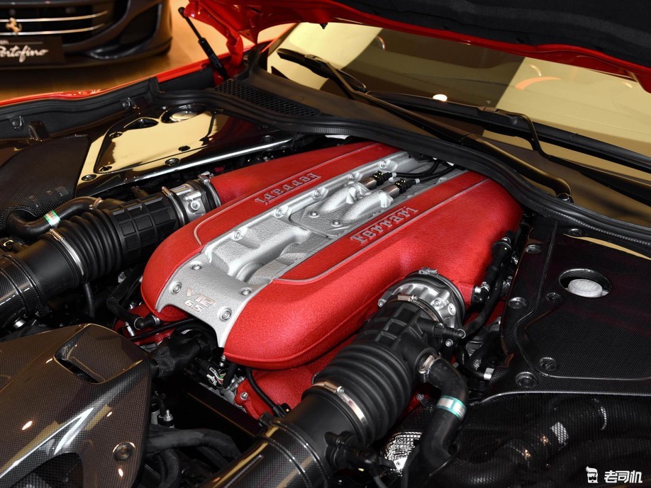 令人着迷的帅气超跑 小哥带你一起看法拉利812