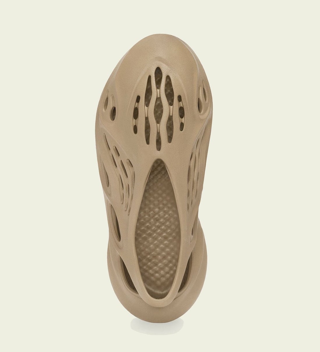 大地色yyds侃爷yeezy洞洞鞋新配色官图曝光本月发售