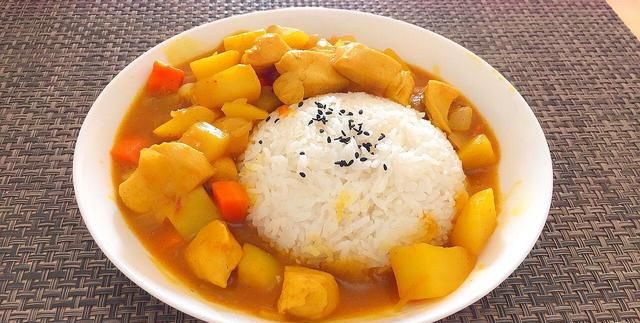 比零食还好吃的盖饭咖喱鸡肉饭低脂高蛋白营养美味