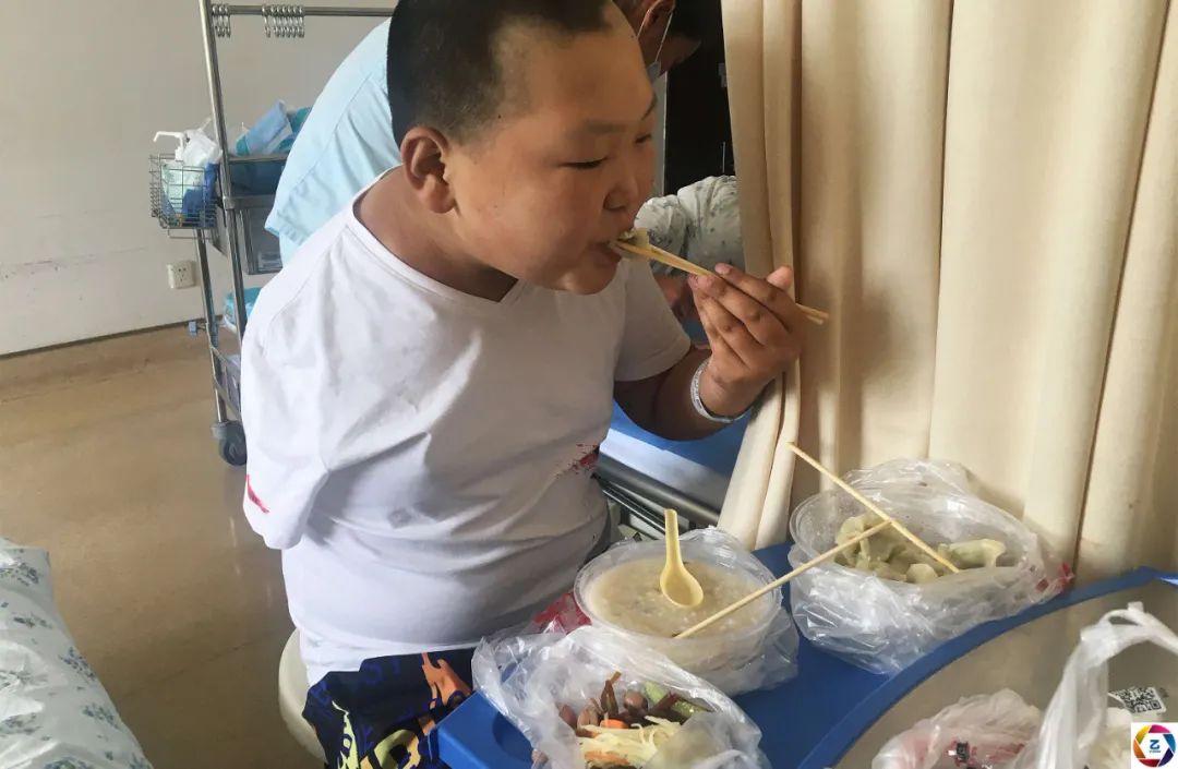 男孩右臂莫名疼痛,为了保命无奈截肢,谁知断臂后更大的悲剧来了休闲区蓝鸢梦想 - Www.slyday.coM 男孩右臂莫名疼痛,为了保命无奈截肢,谁知断臂后更大的悲剧来了休闲区蓝鸢梦想 - Www.slyday.coM