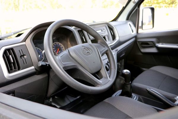 驾驶室,货箱加宽 动力还那么强试驾全新小卡神骐t30|卡车之友网