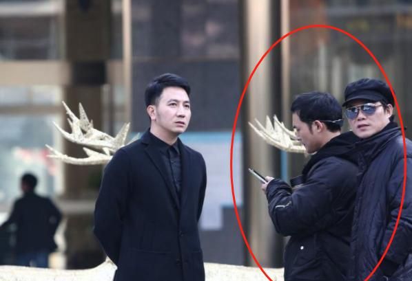 林生斌和朱舅舅关系的变化从两人昔日合照不难看出