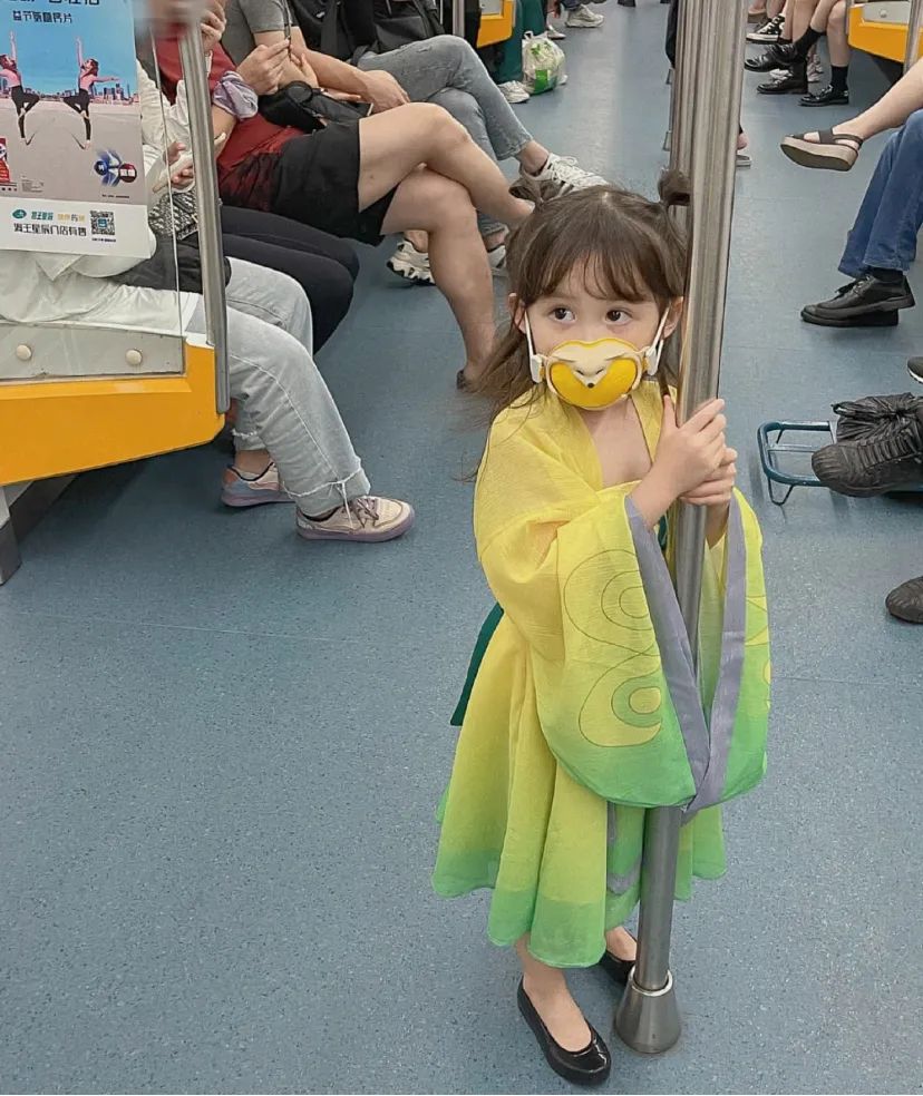 贵圈颜值被吐槽一代不如一代，真正的漫画颜门面脸却都流落民间…休闲区蓝鸢梦想 - Www.slyday.coM