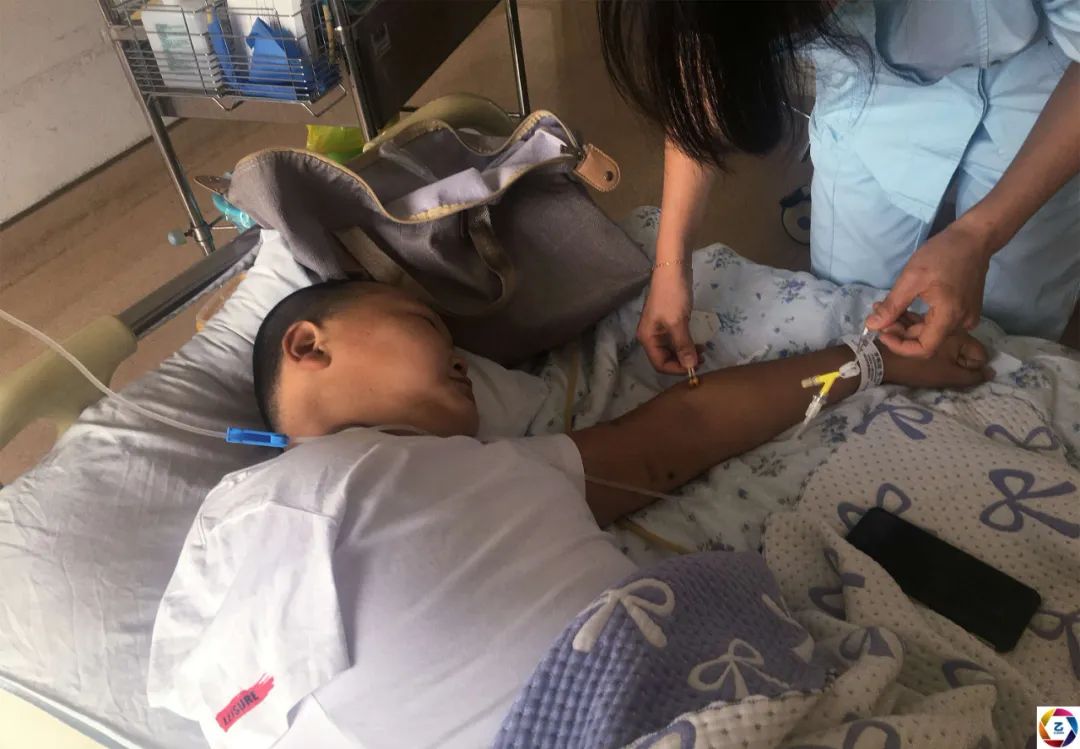 男孩右臂莫名疼痛,为了保命无奈截肢,谁知断臂后更大的悲剧来了休闲区蓝鸢梦想 - Www.slyday.coM 男孩右臂莫名疼痛,为了保命无奈截肢,谁知断臂后更大的悲剧来了休闲区蓝鸢梦想 - Www.slyday.coM