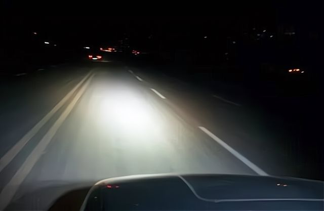 晚上在高速开车,这5个技巧要掌握,老司机:建议新手司机多学习