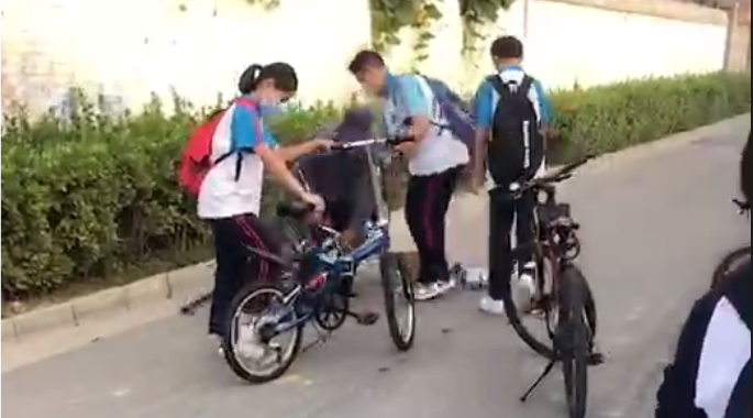 老人摔倒扶不扶？保定少年真“服”了休闲区蓝鸢梦想 - Www.slyday.coM