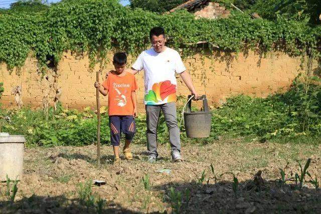 一个好老师对学生影响有多大?从班级成绩倒数,到全班第一的逆袭休闲区蓝鸢梦想 - Www.slyday.coM 一个好老师对学生影响有多大?从班级成绩倒数,到全班第一的逆袭休闲区蓝鸢梦想 - Www.slyday.coM