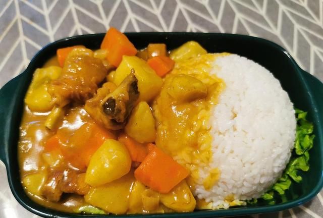 比零食还好吃的盖饭咖喱鸡肉饭低脂高蛋白营养美味